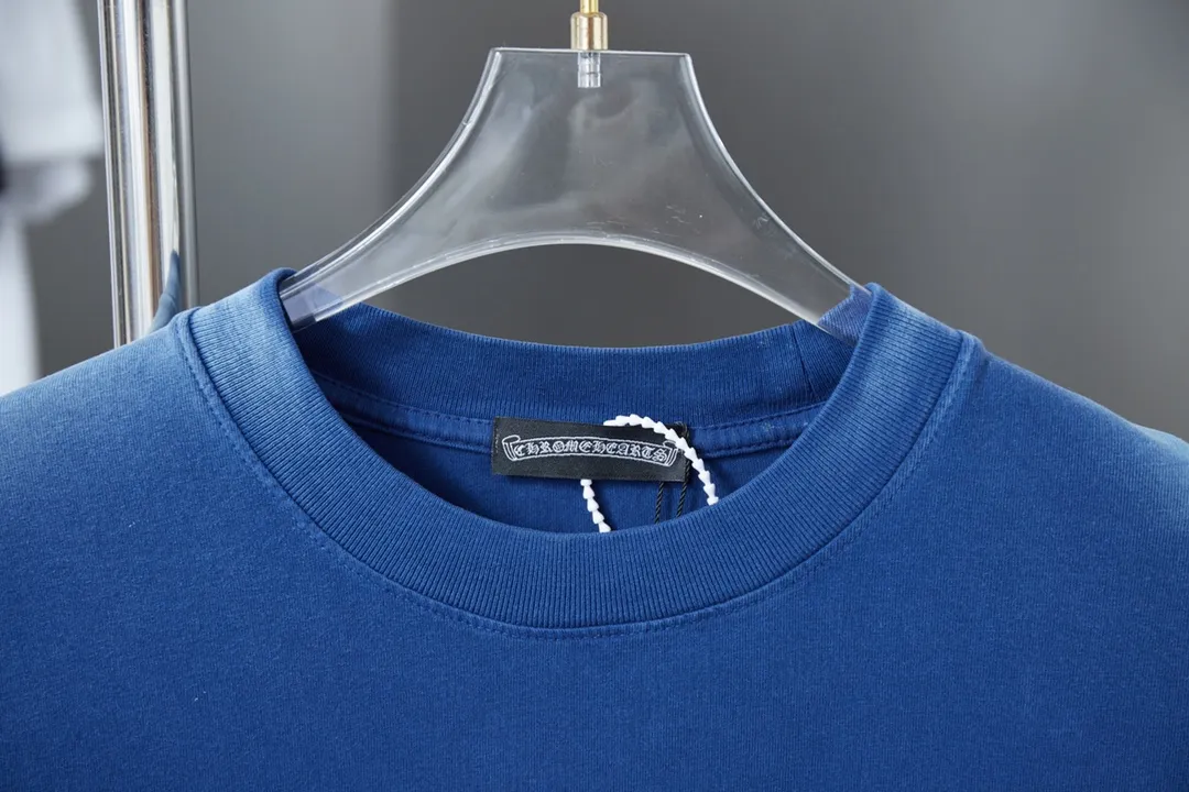 🅿️210 Ch*ome Hearte 25SS early spring new style, short-sleeved with Kro heart logo and rhinestones, light luxury, essential item for daily commuting for men and women, correct version, welcome to compare, detailed features · 320g 100% pure cotton double yarn jersey fabric · Custom dyed in the same vat, special thickened 32 pieces double-strand 1X1 thread · Digital direct printing ➕Australian imported pearlescent diamonds ➕Thick three-dimensional letter logo · Ready-made garments are dyed, then faded and fried with snowflakes, then washed to make them look old. · Common washing improves the effect. · Double-needle stitching and seam-crossing process. · Original main mark, washed tag, branded moisture-proof paper packaging. Color: black/blue/green. Size: S/M/L/XL.